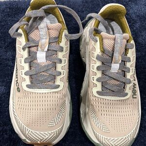 New Balance Tan and Olive Athletic Shoes
Used 2 times